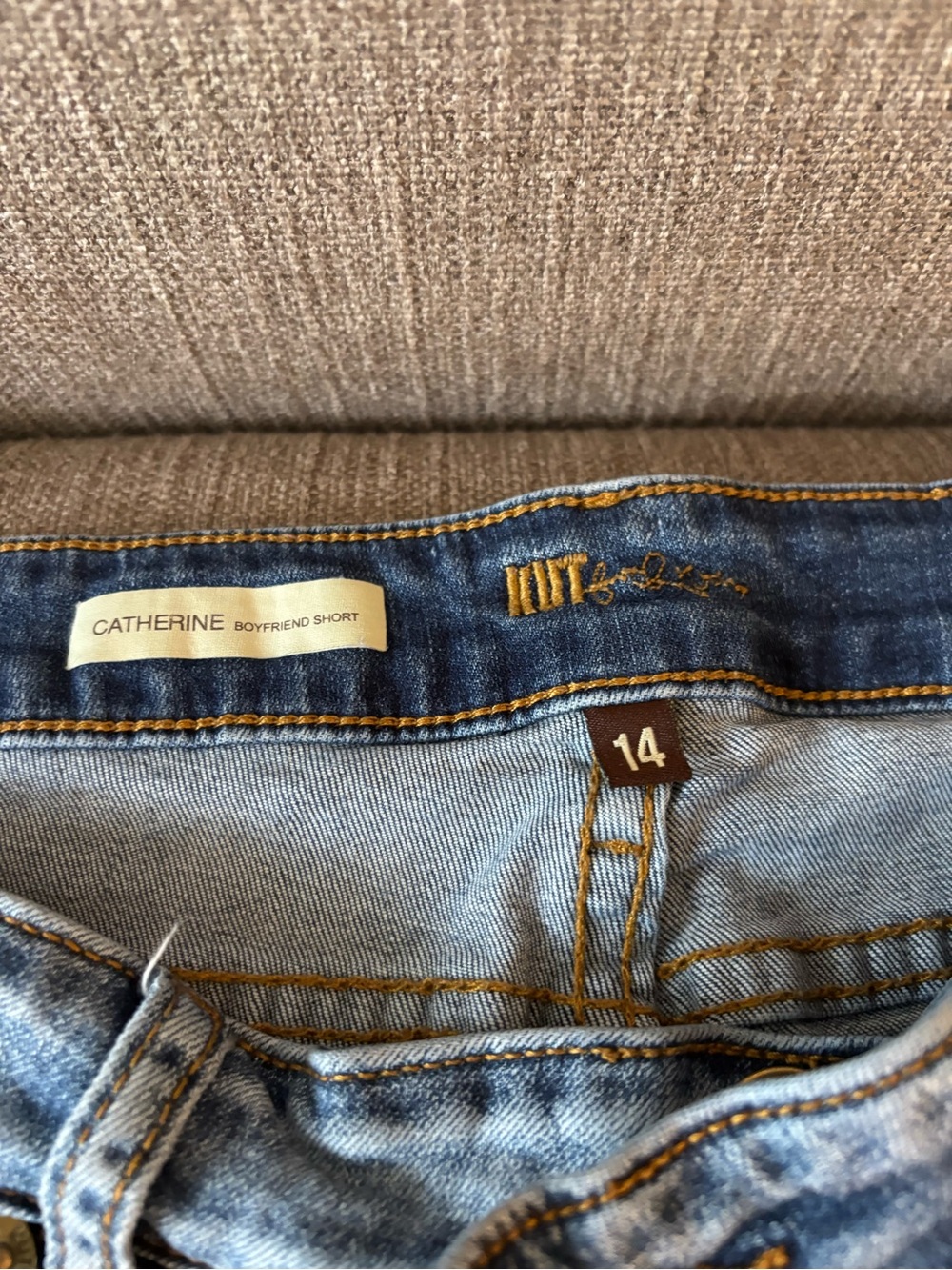 Catherines Boyfriend Short Jeans in Light Blue Wash